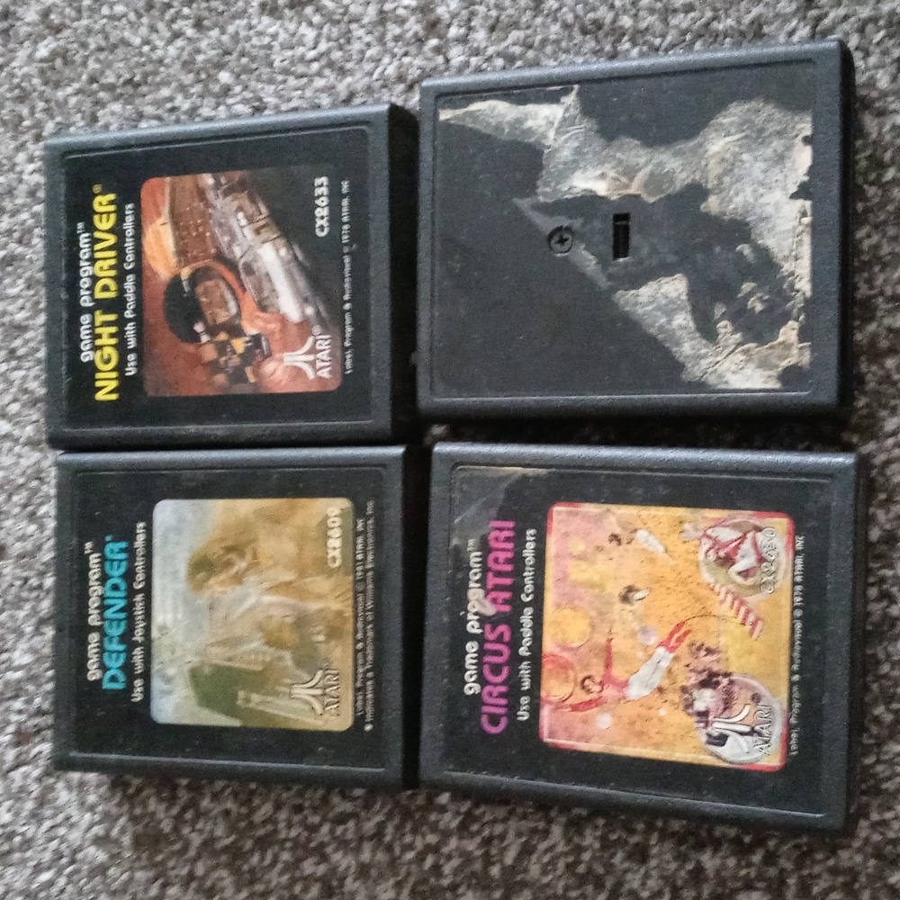 Vintage Atari Video Games And Case - Picture 2 of 6